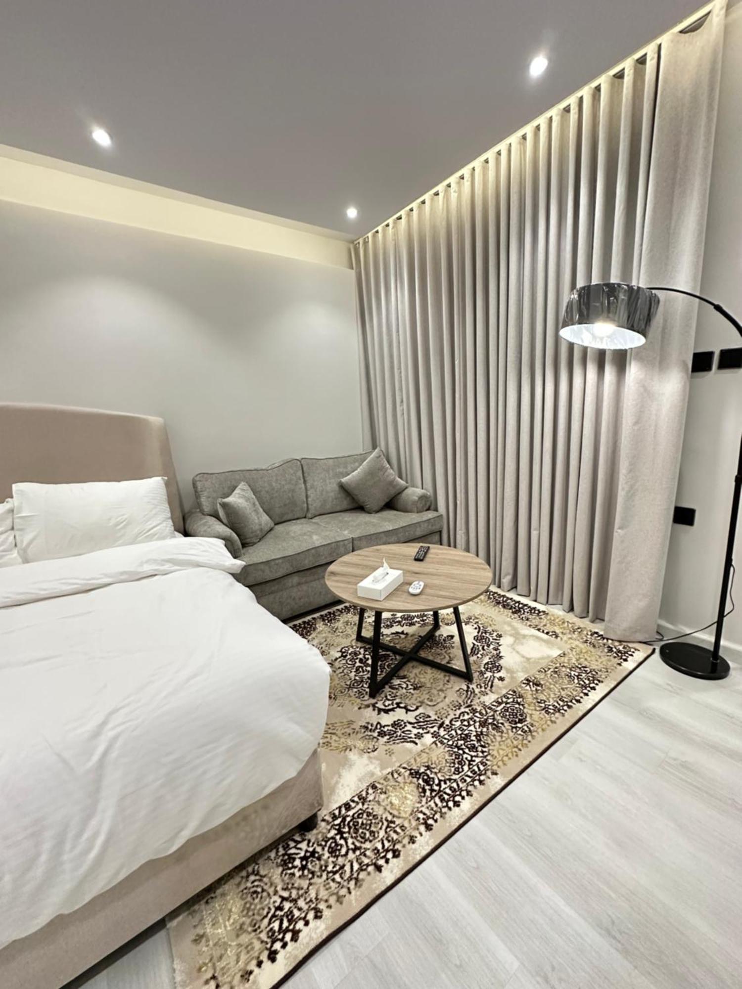 استديو راقي_حي العقيق_٤٤_دخول ذاتي Apartment